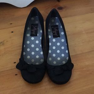 Black bow heels